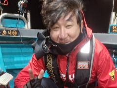 (거제하모니호)강풍속에서도 한치먹물 피딩 피딩