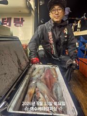 한치  장원130수  초대박조황 ,  세자리수 4분  밤새   신나게  뽑고  왔습니다.   월요일카지  마감 , 화요일5자리여유   있습니다.    잘  나올때   세자리수  쿨러가득  채우러  가봅시당.  오늘도  열심히  달려보겠습니다.   연일  초대박조황을   계속   이어가고   있습니다.  출조하실분   연락주세요.  감사합니다 