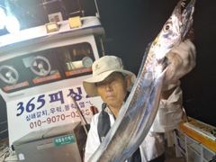 여수365피싱// 갈치.한치 출조.다녀왔네요/내일.일요일자리널널합니다// 예약문의: 010-9070-0365