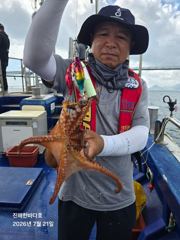 [진해한바다호] 오늘도 묵직하게 올라오는 돌문어 찐한 손맛 보시며 즐기고 왔습니다^0^