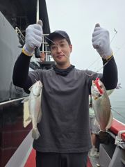 조황사진 - 8월 15일 인천배낚시 덕적호 조황사진 - 인천배낚시 인천우리바다낚시-인천 우럭 대광어 농어 쭈꾸미 갑오징어 선상바다낚시