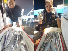 (통영명륜호7호)은빛  갈치들 줄행진 씨알 돟아요  쿨러 가득히 계속 달립니다(내일한분 예약가능)