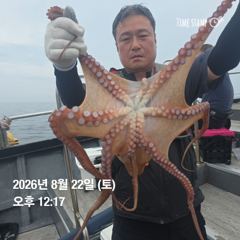 오늘자 22인승 돌핀3호 대왕문어 낚시 조황입니다.