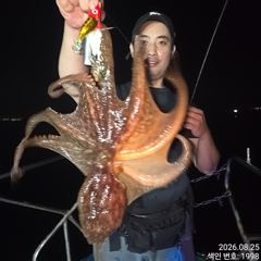 오늘도 쫙~쫙 달라붙는 야간~돌문어 마리수 잡으러 출조 갑니다@ 오늘,금,토요일~몇 자리 예약가능