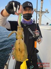 진해뉴월드피싱 ~ 무늬팁런  고구마,무시 잡으러 출동합니다..  자리 엄청나게 널널합니다..